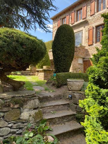 Castelnau-Pégayrols (12620) Coup de coeur!! village médiéval, maison traditionnelle (+jardin), entièrement rénovée