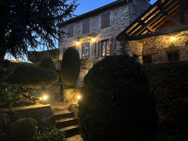 Castelnau-Pégayrols (12620) Coup de coeur!! village médiéval, maison traditionnelle (+jardin), entièrement rénovée