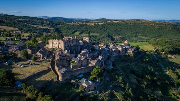Castelnau-Pégayrols (12620) Coup de coeur!! village médiéval, maison traditionnelle (+jardin), entièrement rénovée