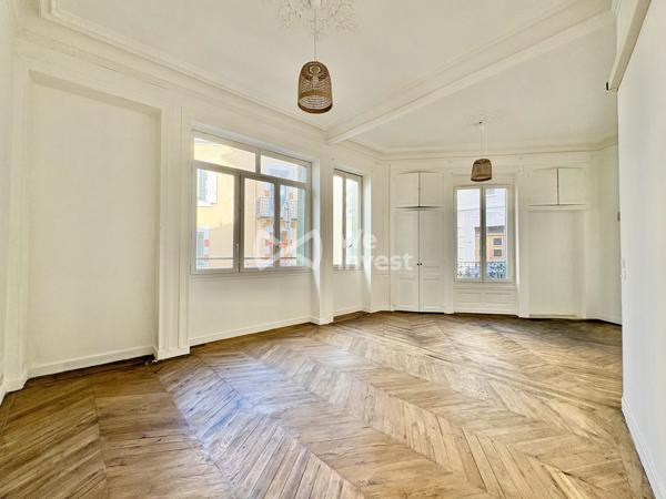Appartement T3 en rez-de-chaussée de 65.99 m2.