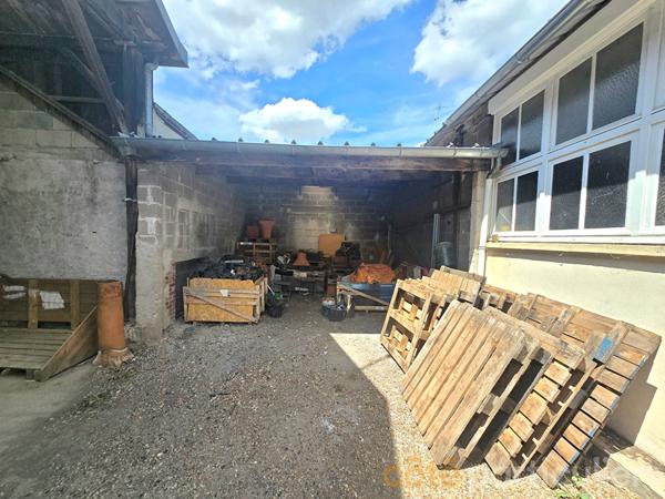 Location
                Local d'activité349 m² - Tours (37000)