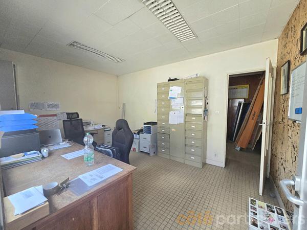 Location
                Local d'activité349 m² - Tours (37000)