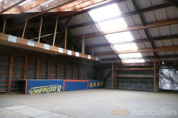 Location
                Local d'activité349 m² - Tours (37000)