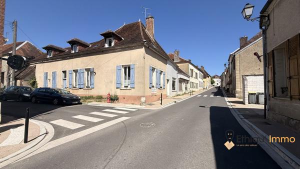 Maison divisée en deux appartements destinés à la location.