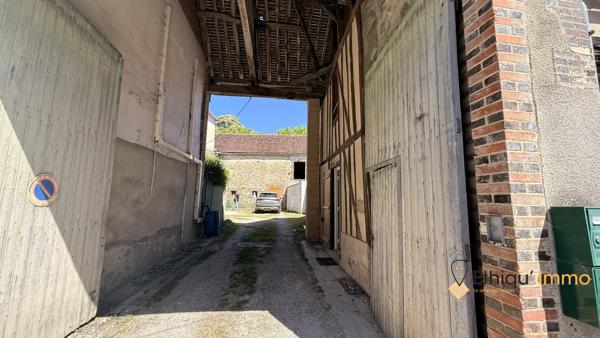 Maison divisée en deux appartements destinés à la location.
