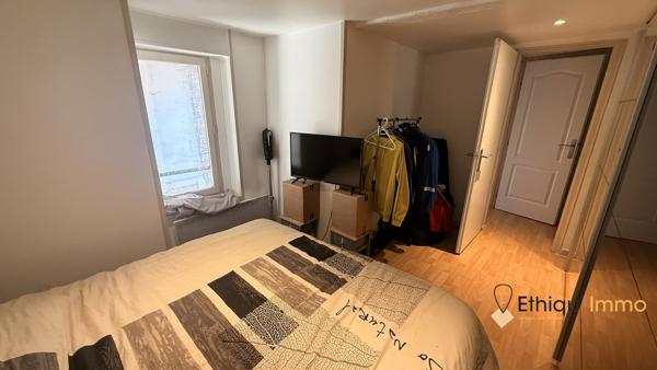 Maison divisée en deux appartements destinés à la location.