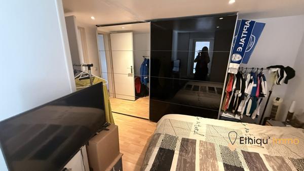 Maison divisée en deux appartements destinés à la location.