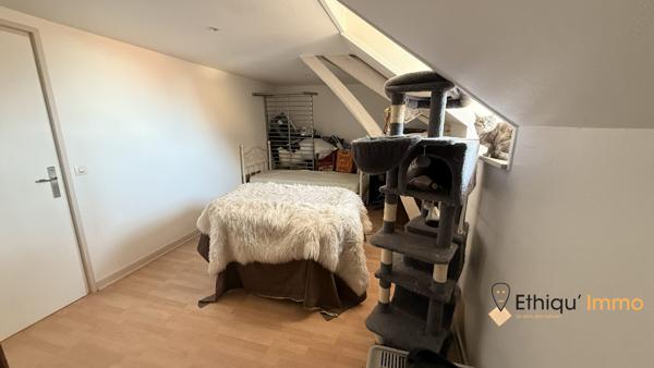 Maison divisée en deux appartements destinés à la location.