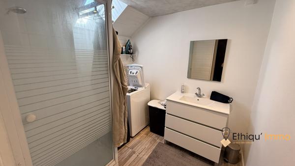 Maison divisée en deux appartements destinés à la location.