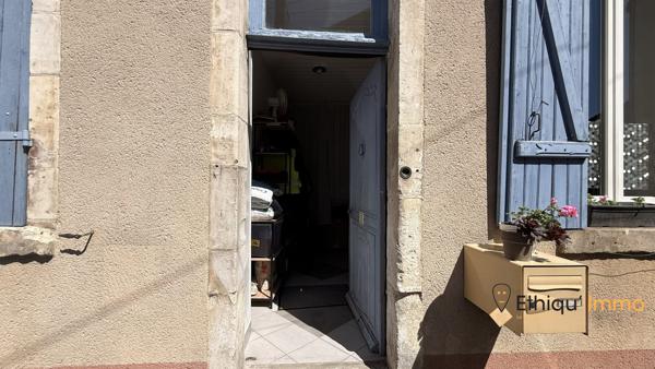Maison divisée en deux appartements destinés à la location.