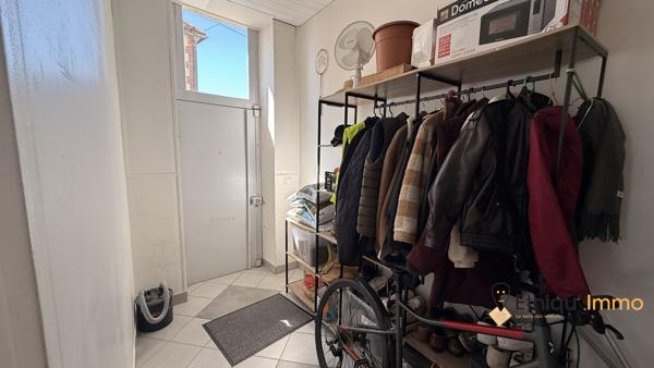 Maison divisée en deux appartements destinés à la location.