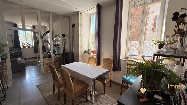 Maison divisée en deux appartements destinés à la location.