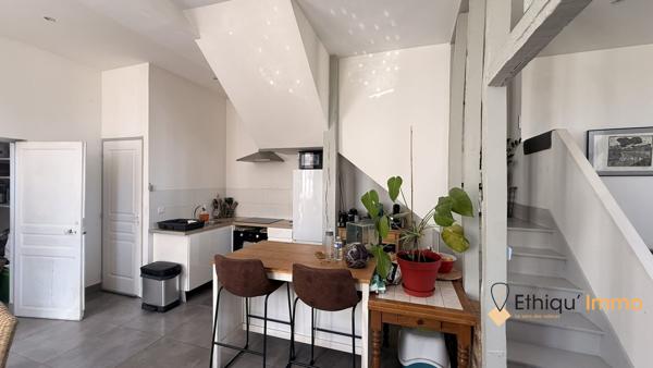Maison divisée en deux appartements destinés à la location.