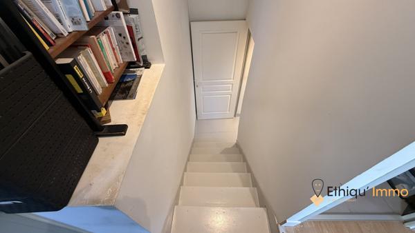 Maison divisée en deux appartements destinés à la location.