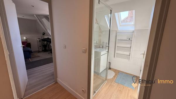 Maison divisée en deux appartements destinés à la location.