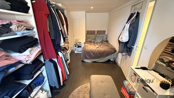 Maison divisée en deux appartements destinés à la location.