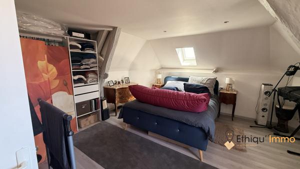 Maison divisée en deux appartements destinés à la location.
