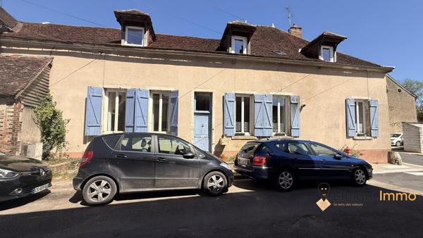 Maison divisée en deux appartements destinés à la location.