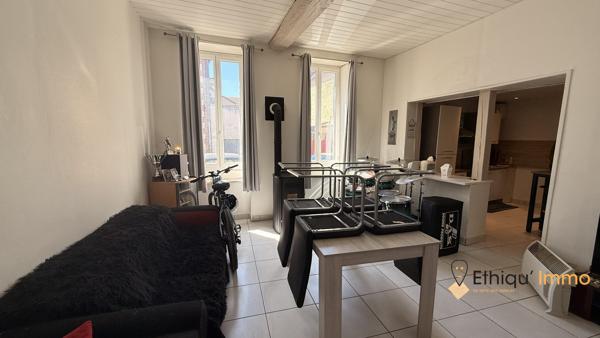 Maison divisée en deux appartements destinés à la location.