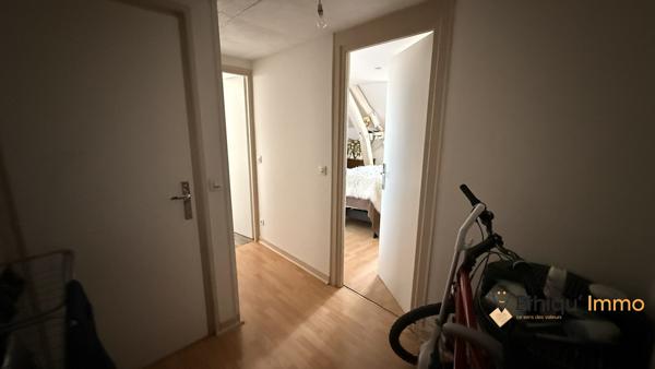 Maison divisée en deux appartements destinés à la location.
