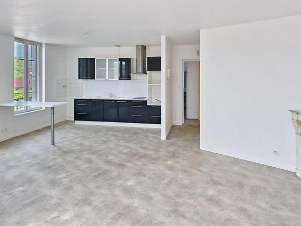 Vente                                                      Immeuble
                        
                     16 pièces                      358 m2                     à Laon