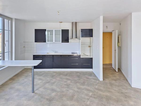 Vente                                                      Immeuble
                        
                     16 pièces                      358 m2                     à Laon