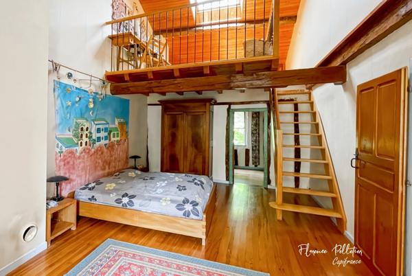 A vendre ancienne métairie 182 m² habitables et 350 m² d’atelier sur environ 4560 m² de terrain arboré