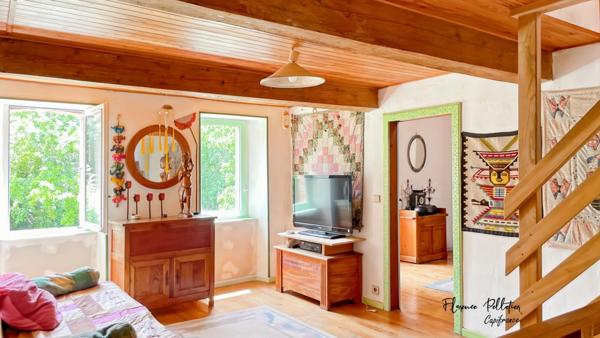 A vendre ancienne métairie 182 m² habitables et 350 m² d’atelier sur environ 4560 m² de terrain arboré