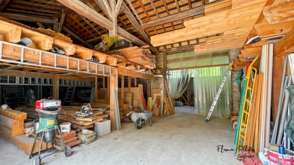 A vendre ancienne métairie 182 m² habitables et 350 m² d’atelier sur environ 4560 m² de terrain arboré