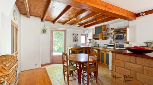 A vendre ancienne métairie 182 m² habitables et 350 m² d’atelier sur environ 4560 m² de terrain arboré