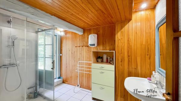 A vendre ancienne métairie 182 m² habitables et 350 m² d’atelier sur environ 4560 m² de terrain arboré