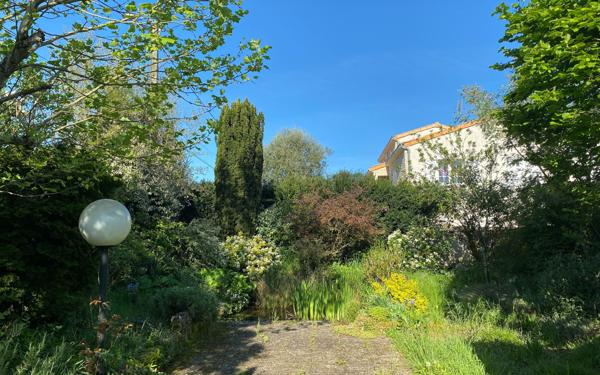 Maison à vendre    6 pièces •  Niort