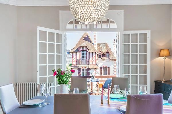 Deauville hypercentre, proche du casino, appartement de charme 83 m2 avec 2 chambres (3 possibles) dans une villa typique deauvillaise