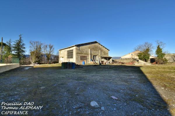 Terrain de 2000 m avec entrepôt de 190 m²