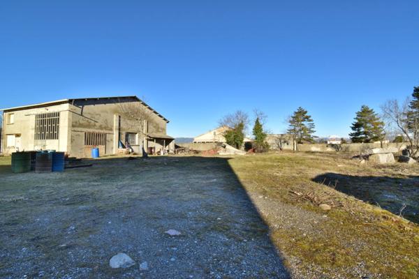 Terrain de 2000 m avec entrepôt de 190 m²