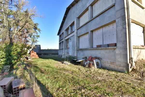 Terrain de 2000 m avec entrepôt de 190 m²