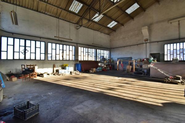 Terrain de 2000 m avec entrepôt de 190 m²