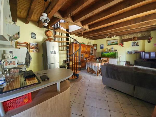 LANESTER : Un appartement en duplex avec les avantages d’une maison