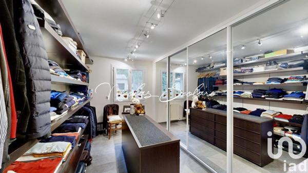 Maison 7 pièces de 223 m² à Taillades (84300)