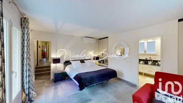 Maison 7 pièces de 223 m² à Taillades (84300)