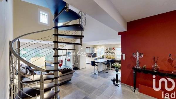 Maison 7 pièces de 223 m² à Taillades (84300)