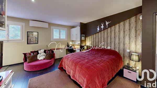 Maison 7 pièces de 223 m² à Taillades (84300)