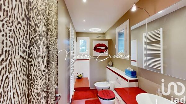 Maison 7 pièces de 223 m² à Taillades (84300)