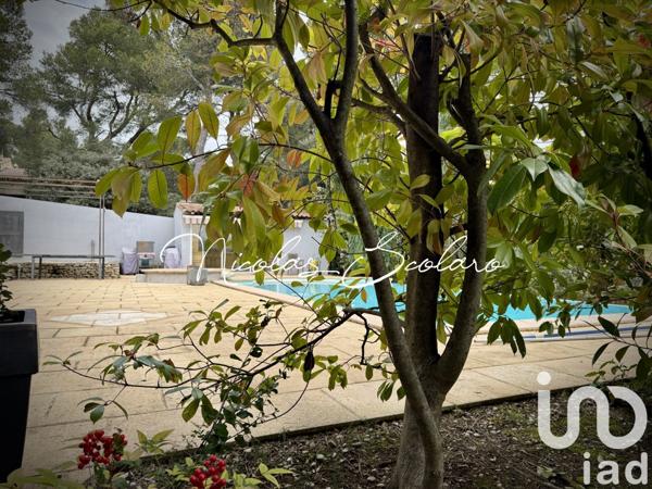 Maison 7 pièces de 223 m² à Taillades (84300)