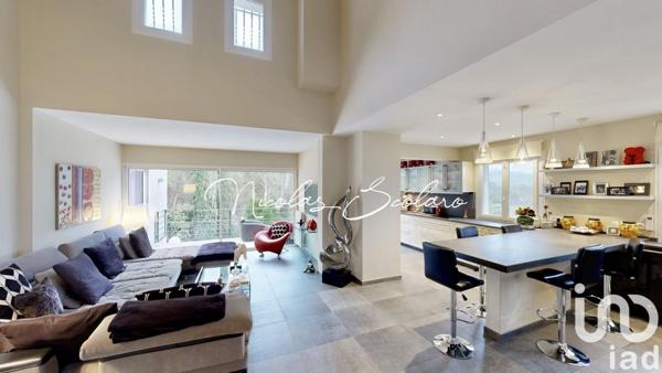 Maison 7 pièces de 223 m² à Taillades (84300)