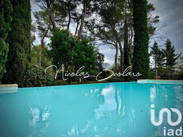 Maison 7 pièces de 223 m² à Taillades (84300)