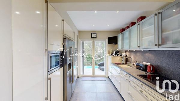 Maison 7 pièces de 223 m² à Taillades (84300)