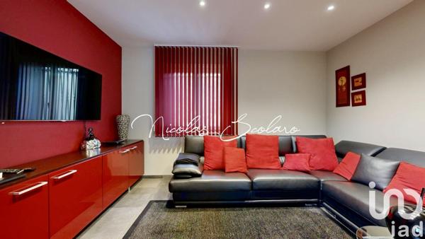 Maison 7 pièces de 223 m² à Taillades (84300)