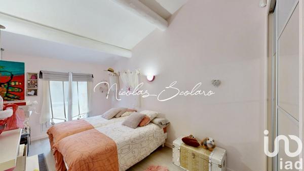 Maison 7 pièces de 223 m² à Taillades (84300)