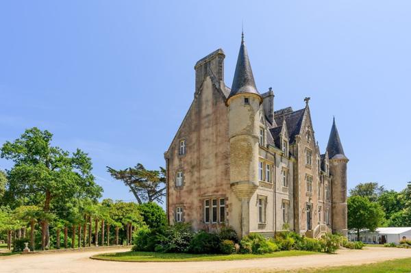 Vente Château Plomelin 15 Pièces 800 m²